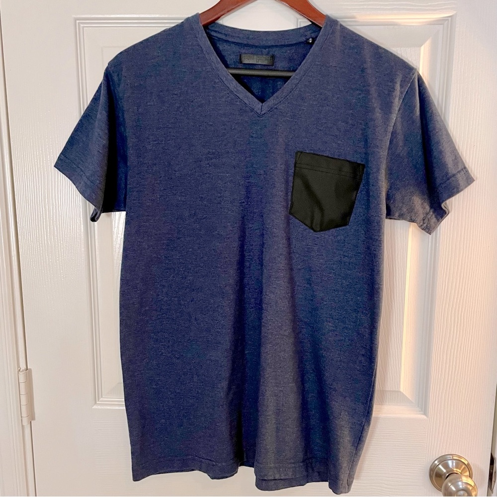 ROYAL KNIGHTS : T-Shirt with Contrast Pocket Detail